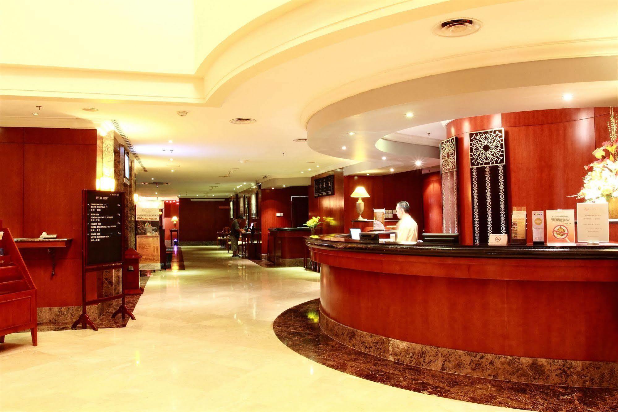 Grand Arkenso Park View Hotel Semarang Exterior photo